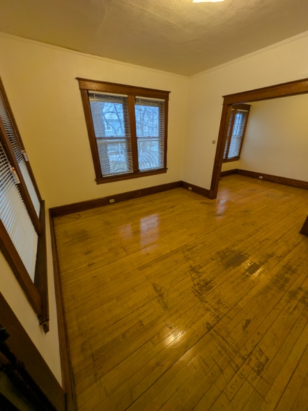 Building Photo - 928 E Grand Ave