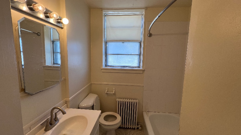 Building Photo - 1510 Larpenteur Ave W