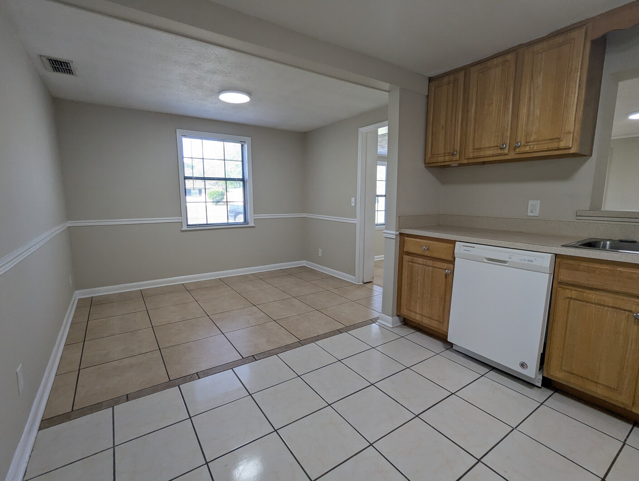 Building Photo - 6941 Delisle Dr