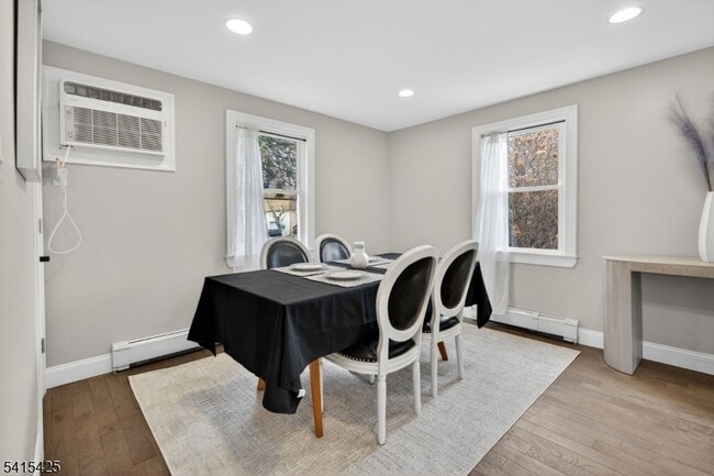 Building Photo - 21 Lombardy Pl