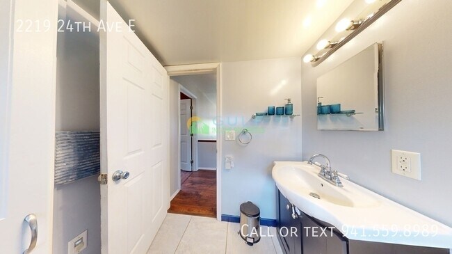 Building Photo - 2219 24th Ave E