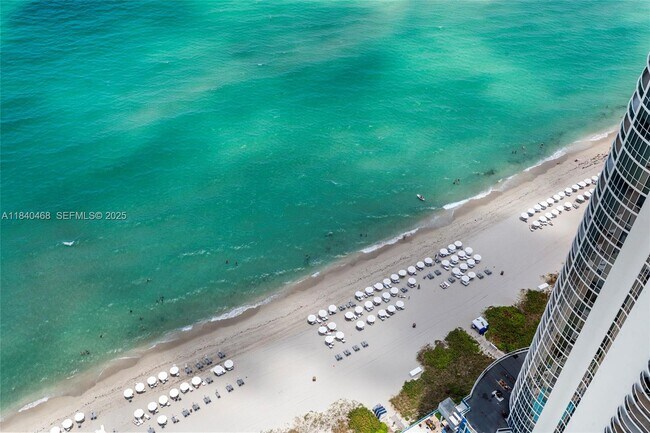 Building Photo - 16001 Collins Ave