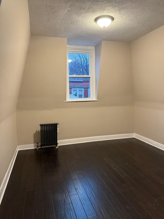 Building Photo - 1635 Union Turnpike