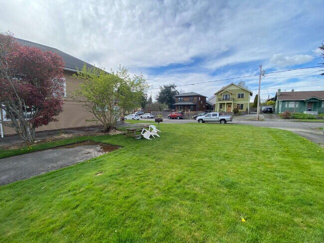 Building Photo - Walk to Downtown & Waterfront from Lettered Streets | 1BR Gem for $1,400/mo