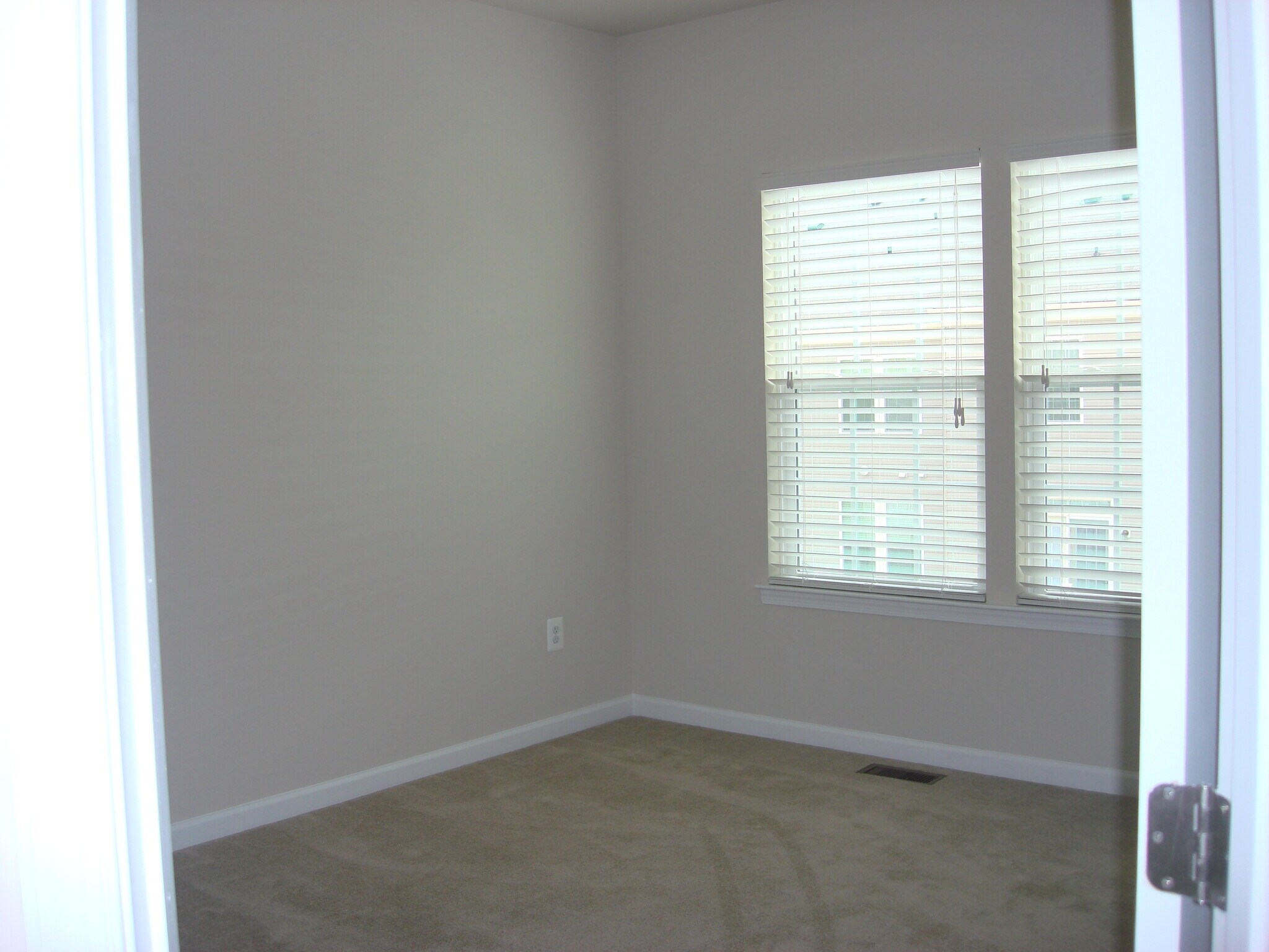 Building Photo - 340 Chessington Dr