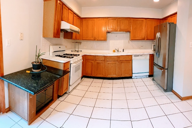 Building Photo - 1541 W 33rd St