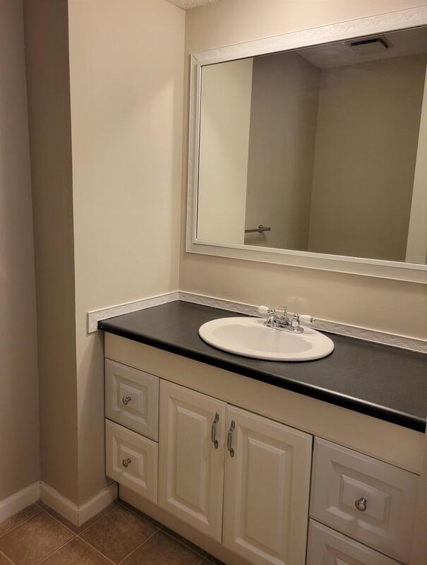Building Photo - 3932 Silver Ridge Dr