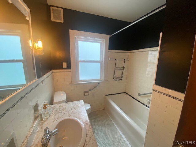 Building Photo - 27 Henley Rd