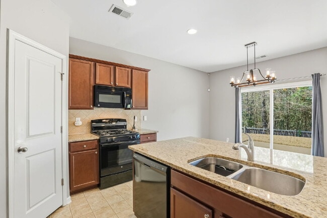 Building Photo - "Charming 3-Bed Oasis with 2 Full Baths in Ladson - 1,283 Sq Ft of Comfort!"