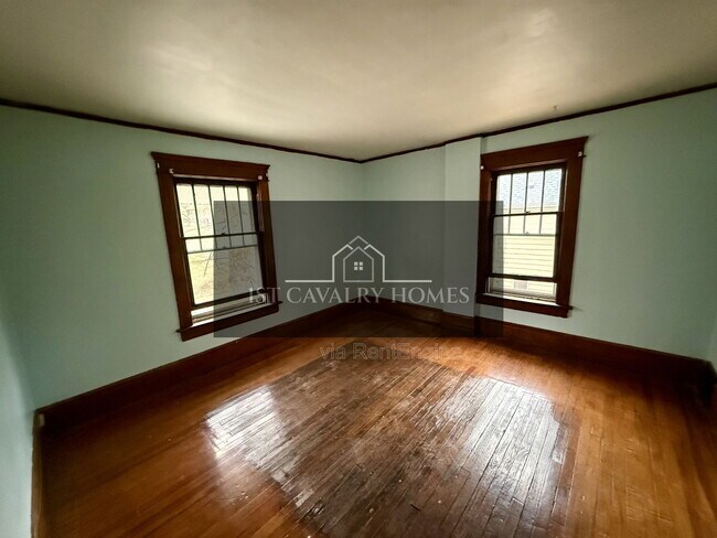 Building Photo - 705 Hazel St