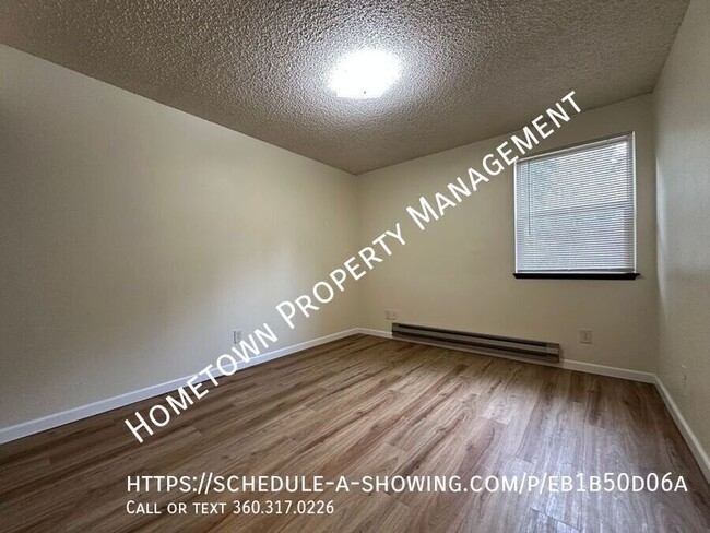 Building Photo - Updated 2 Bedroom Apartment with View of P...