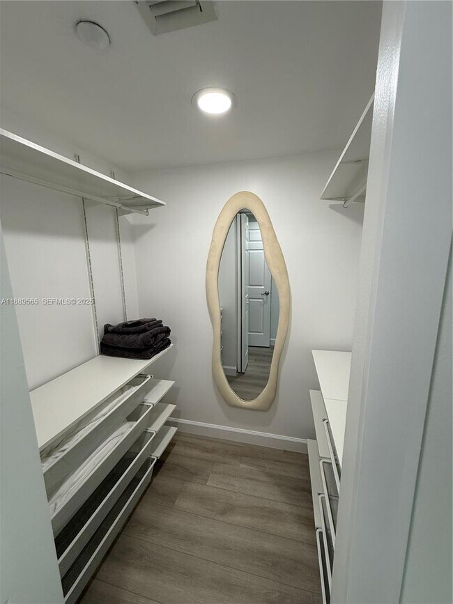 Building Photo - 201 Golden Isles Dr