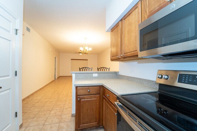 Building Photo - Belle Haven 2-Bedroom Condo with Pond View...