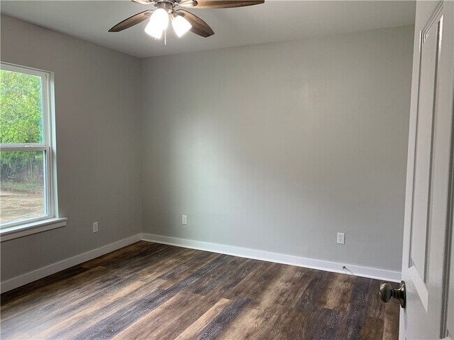 Building Photo - 610 Caddo St
