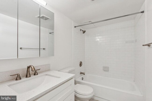 Building Photo - 1420 Locust St