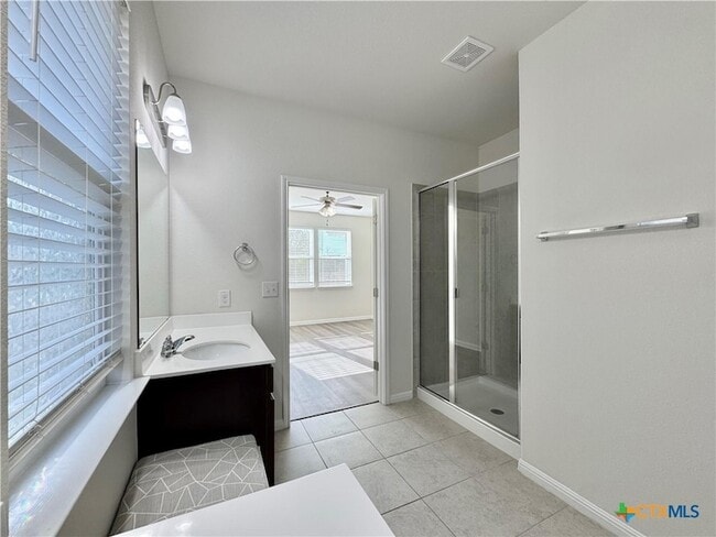 Building Photo - 320 La Escalera Dr