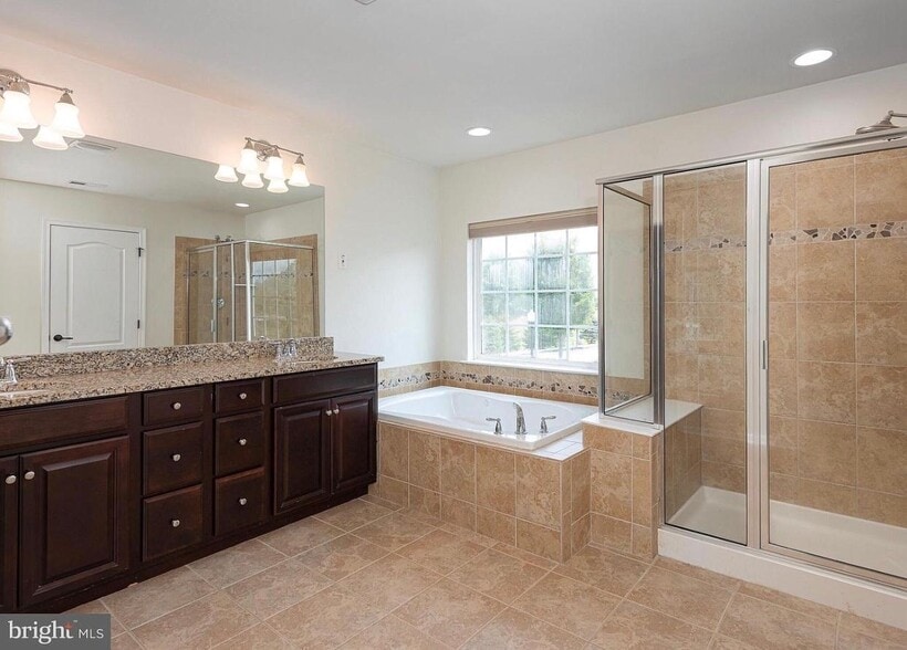 Building Photo - 710 N Haines Cir