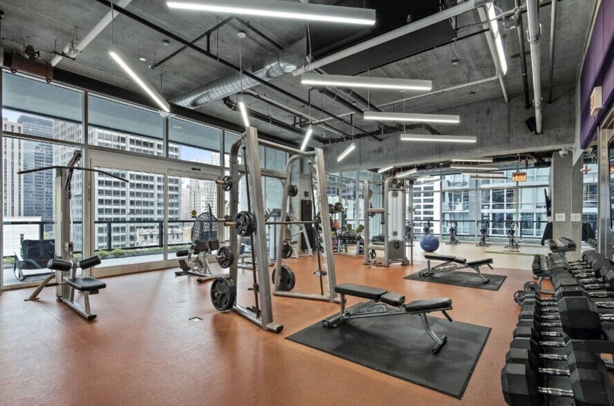 Building Photo - 808 N Lake Shore Dr