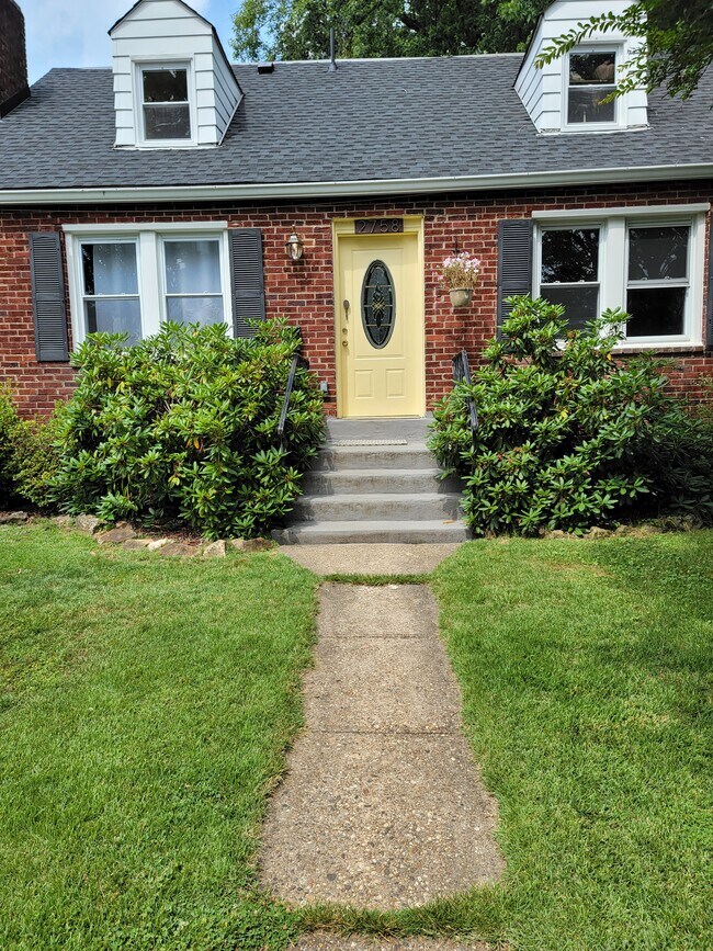 Building Photo - 2758 W George Mason Rd