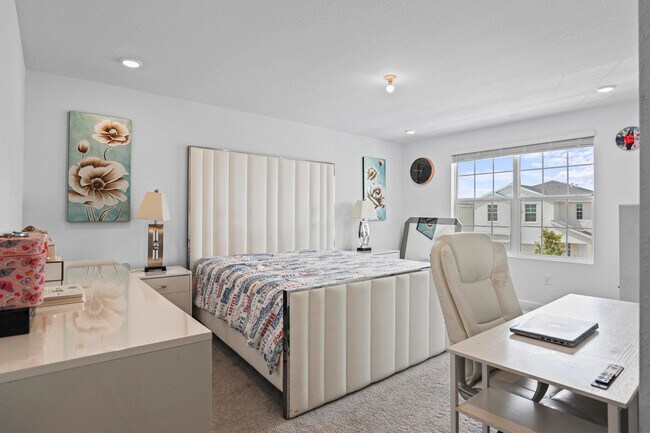 Building Photo - 11164 Middle Strm Dr