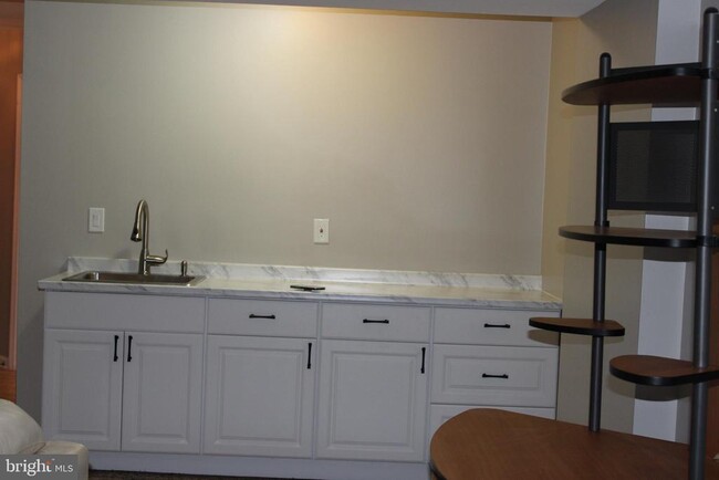 Building Photo - 14186 Hunters Run Way