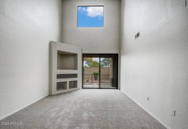 Building Photo - 705 W Queen Creek Rd