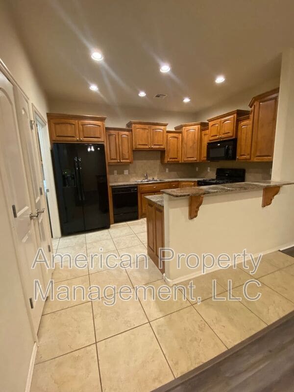 Building Photo - 10343 N 139th E Ave