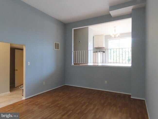 Building Photo - 624 Northcliffe Dr