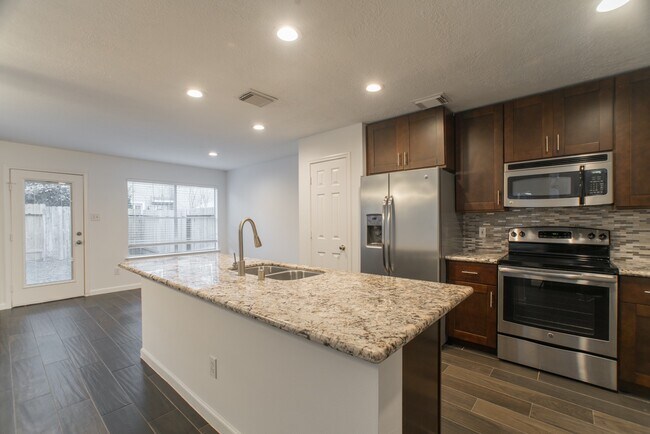 Building Photo - 226 Blushwood Pl