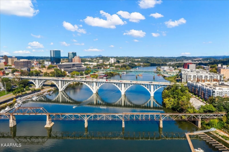 Building Photo - 445 W Blount Ave