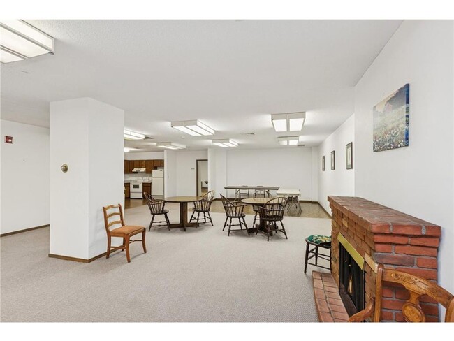 Building Photo - NOVEMBER MOVE-IN SPECIAL for qualified app...