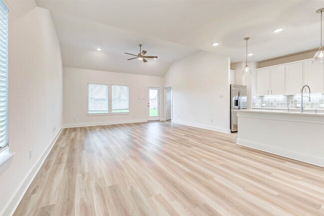 Building Photo - 21734 Persian Lk Dr