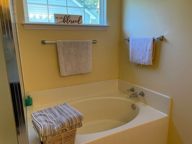 Building Photo - Fully Furnished House In Sandpiper Bay-