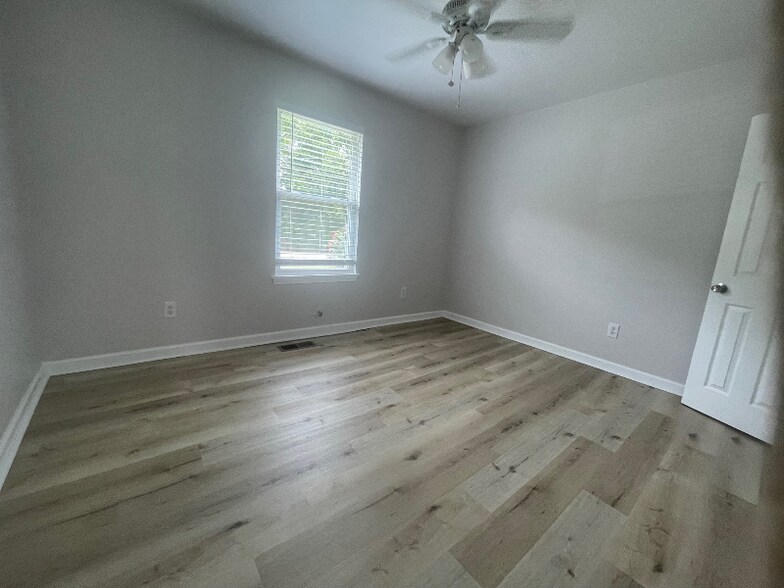 Building Photo - 135 Clauson Dr