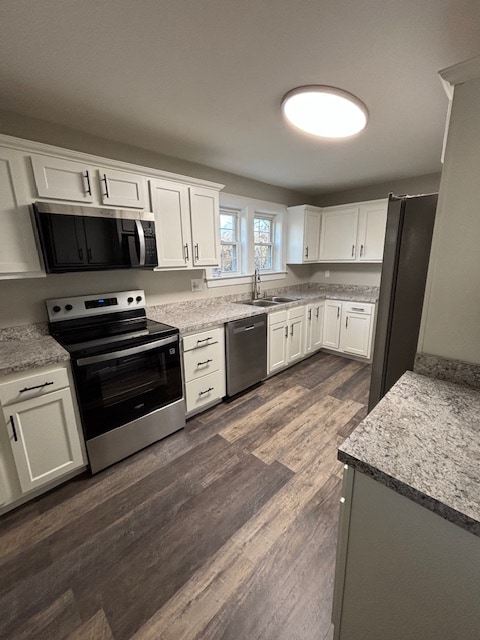 Building Photo - 6 Red Oak Dr