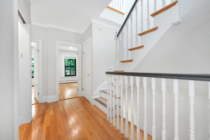 Building Photo - 32 E Springfield St