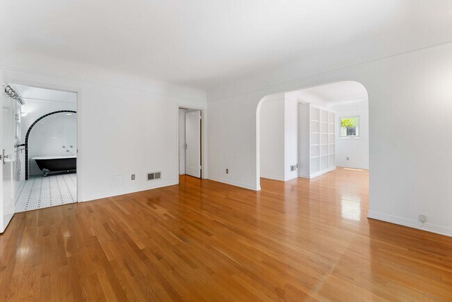 Building Photo - Incredible 4 bd 3 ba home- AVAILABLE SOON