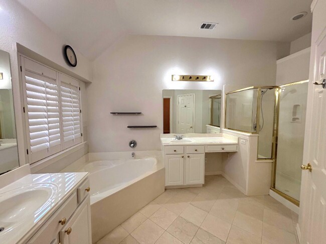 Building Photo - 4571 Hawkhurst Dr