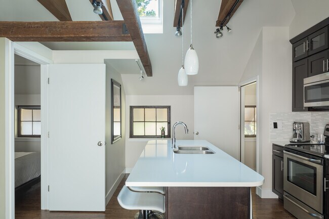 Building Photo - 1044 N Pennsylvania St