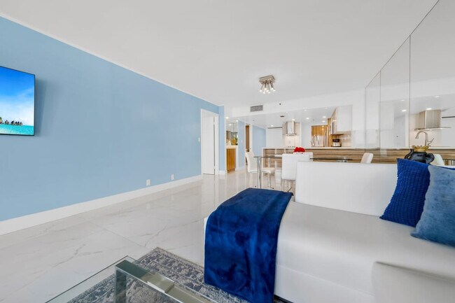 Building Photo - 1717 N Bayshore Dr