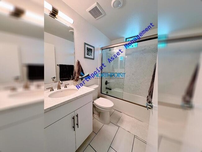 Building Photo - Fully furnished one-bedroom, one-bath condo