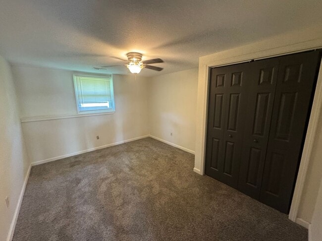 Building Photo - $1000- 3 bed 1 bath - Single Family Home