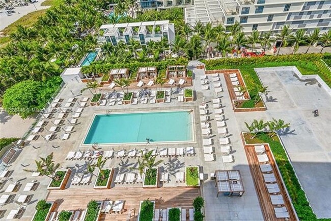 Building Photo - 2301 Collins Ave