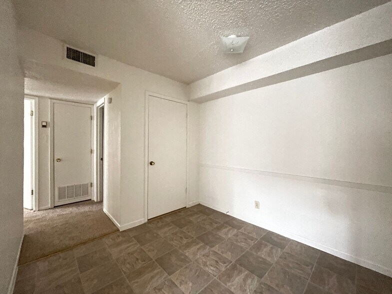 Building Photo - 4308 Lake Rd