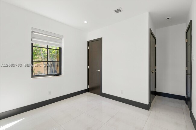 Building Photo - 519 Alhambra Cir
