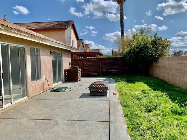 Building Photo - Nice Single Story Home