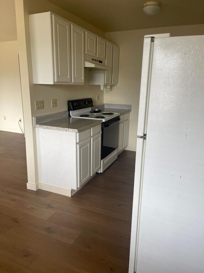 Building Photo - 454U