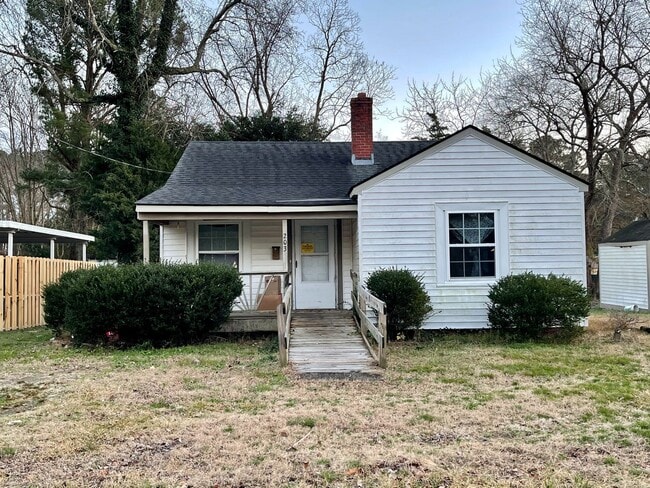 Primary Photo - 2 Bedroom House - RENT SPECIAL