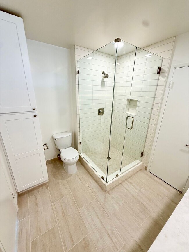 Building Photo - Beautiful 3BR/3BA Point Loma Home with Vaulted Ceilings & Central AC