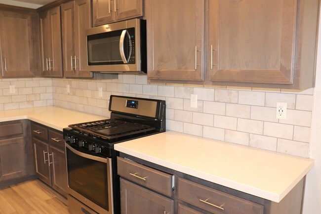 Building Photo - 1884 Clover Drive